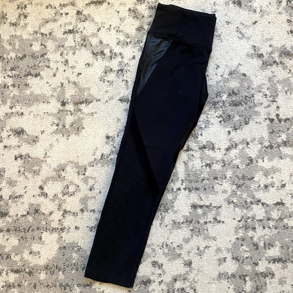 Splits 59 Black 3/4 Length Leggings - Picture 3 of 5